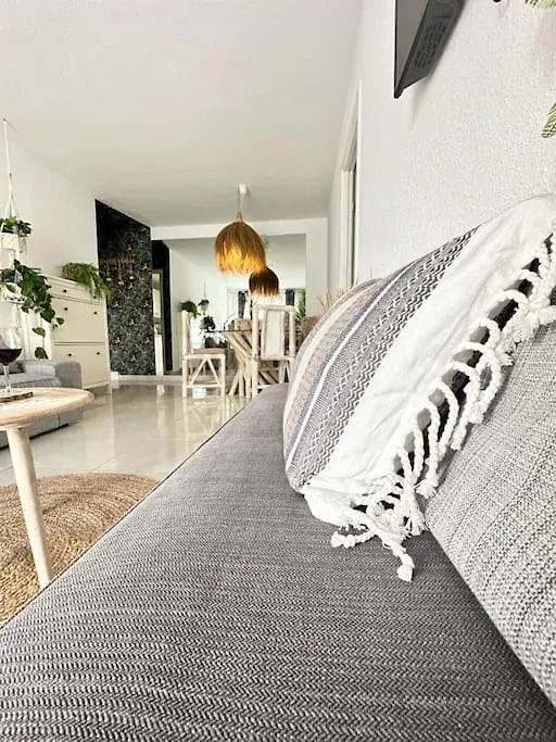 Tropical Lounge, Los Cristianos, Pool & Sea, Wifi Apartment