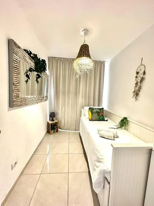 Tropical Lounge, Los Cristianos, Pool & Sea, Wifi Apartment